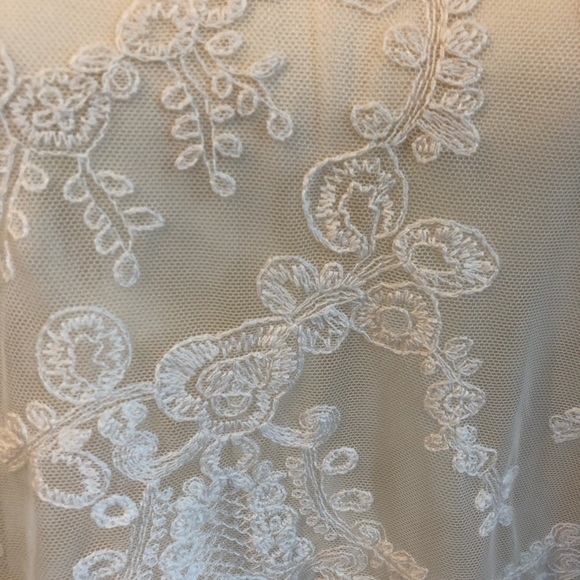 Blu Pepper sheer Lace blouse - Picture 5 of 6